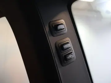 ROLLS ROYCE Cullinan 6.8 V12 Black Badge TV SKY MANDARIN 22