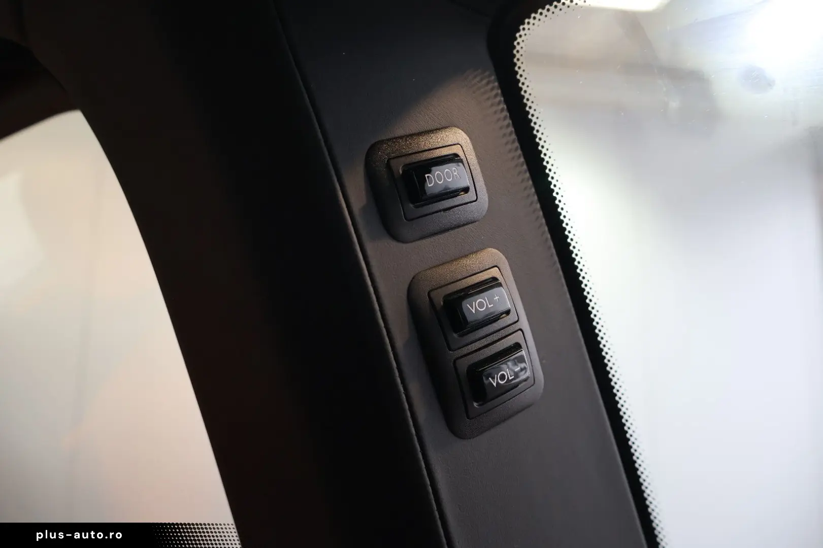 ROLLS ROYCE Cullinan 6.8 V12 Black Badge TV SKY MANDARIN 22