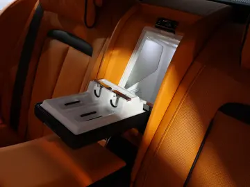 ROLLS ROYCE Cullinan 6.8 V12 Black Badge TV SKY MANDARIN 22