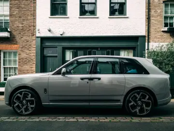 ROLLS ROYCE Cullinan Black Badge   4 Seat