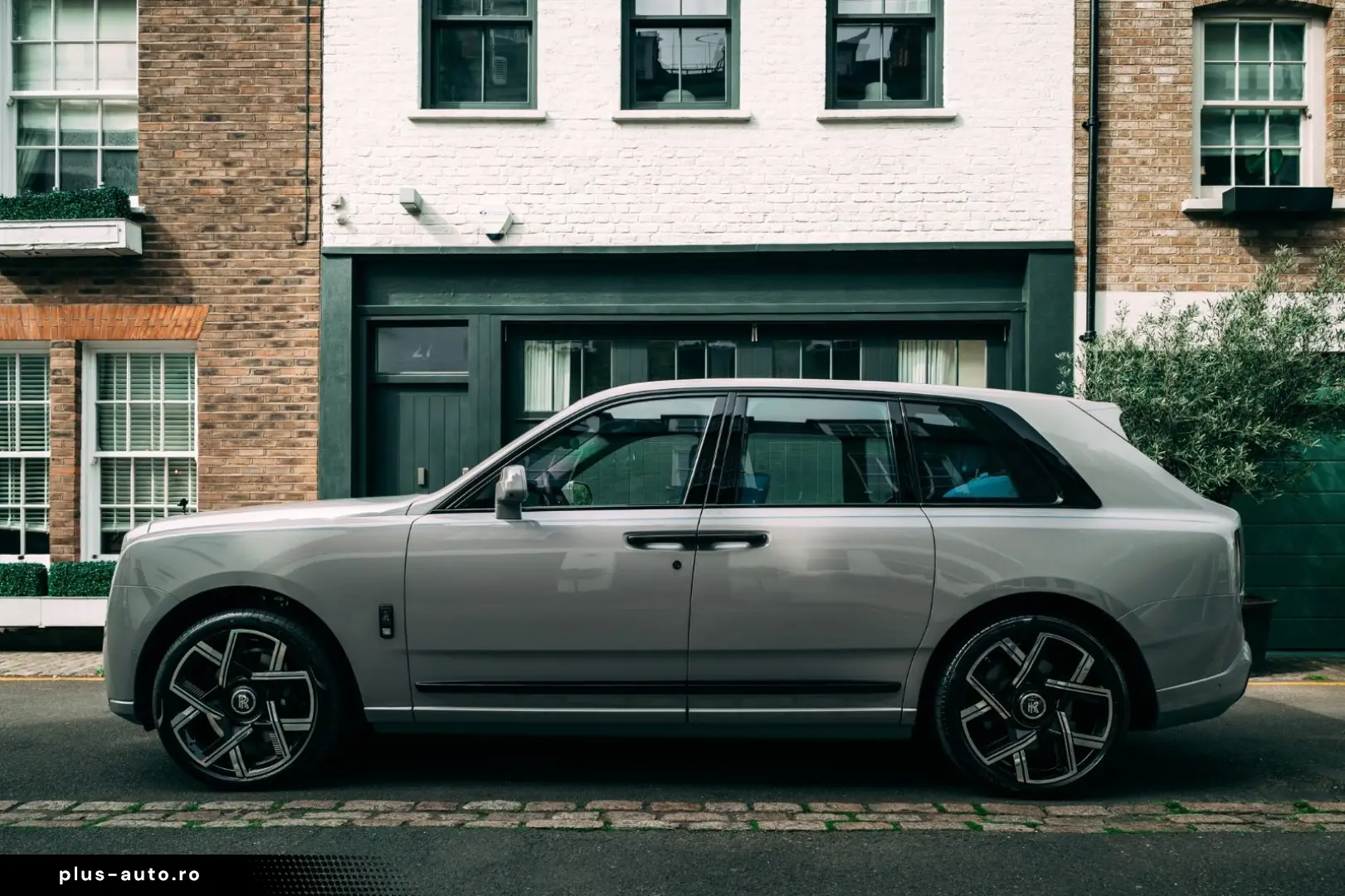 ROLLS ROYCE Cullinan Black Badge   4 Seat