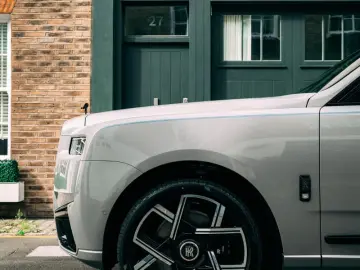 ROLLS ROYCE Cullinan Black Badge   4 Seat