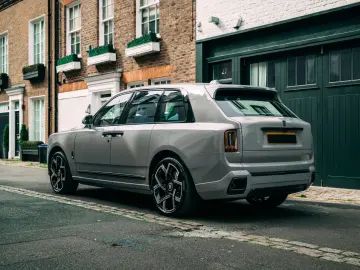 ROLLS ROYCE Cullinan Black Badge   4 Seat