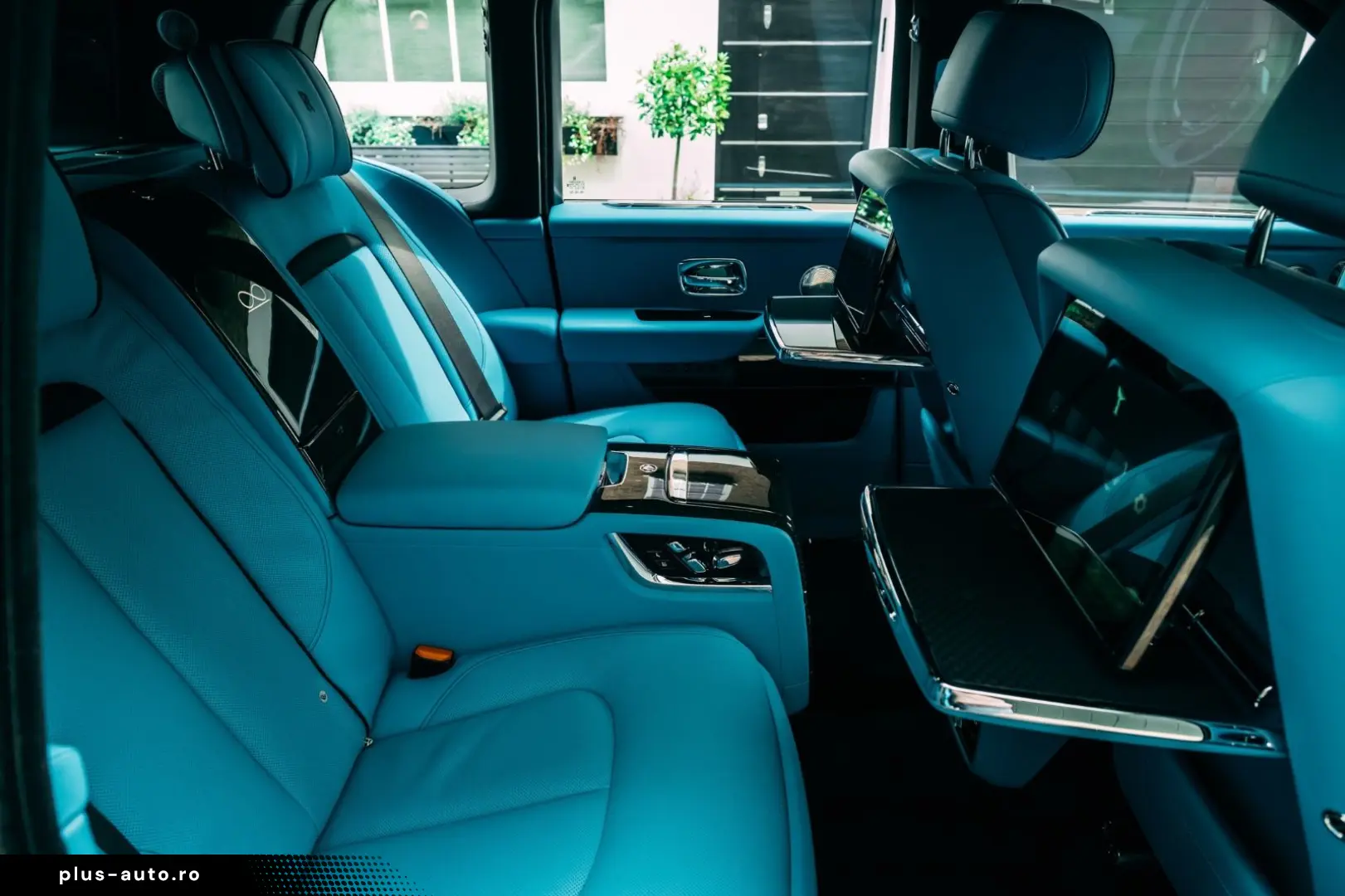 ROLLS ROYCE Cullinan Black Badge   4 Seat
