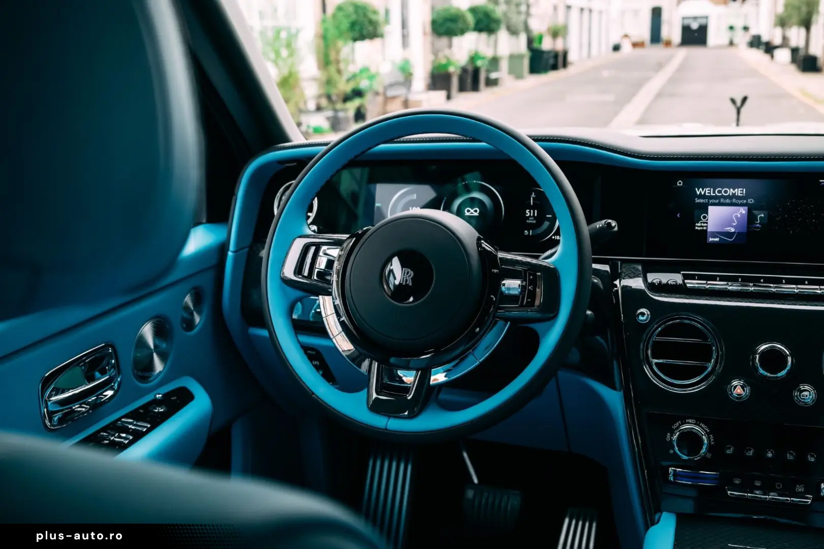 ROLLS ROYCE Cullinan Black Badge   4 Seat