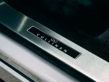 ROLLS ROYCE Cullinan Black Badge   4 Seat