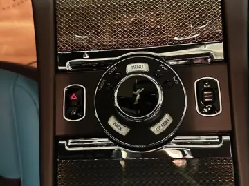 ROLLS ROYCE WRAITH BLACK BADGE V12 Bespoke  Carbon  Colectie