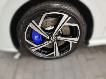 VW Golf VIII 2.0 TSI DSG 4Motion Navi LEDPlus DAB