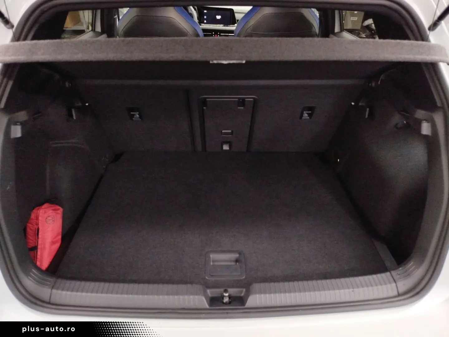 VW Golf VIII 2.0 TSI DSG 4Motion Navi LEDPlus DAB