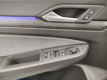 VW Golf VIII 2.0 TSI DSG 4Motion Navi LEDPlus DAB