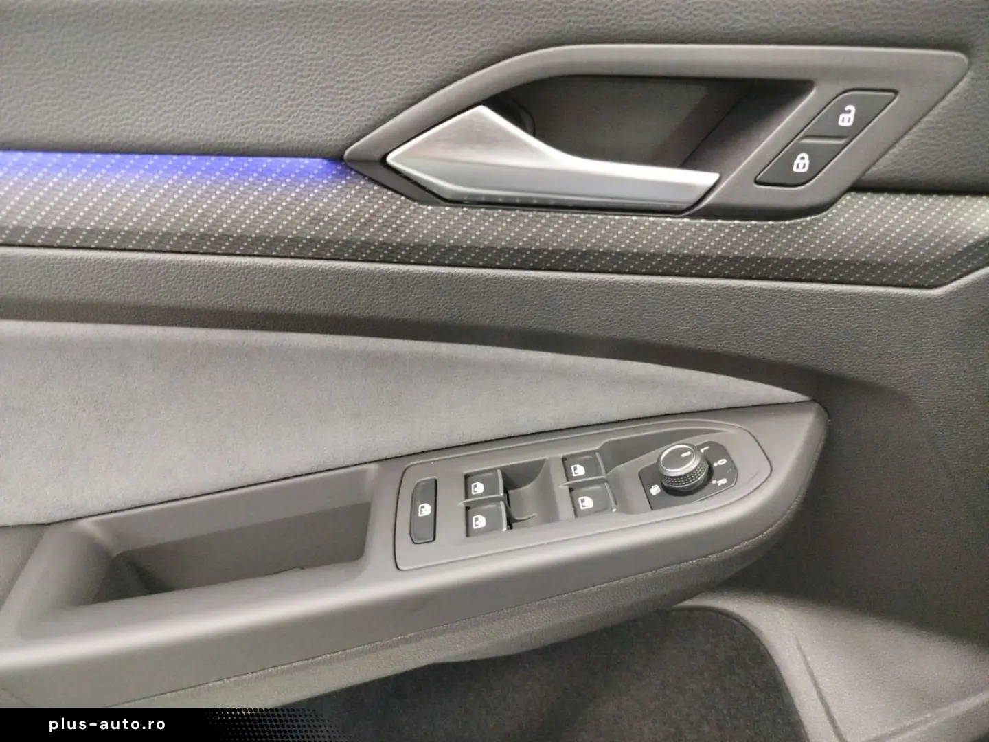 VW Golf VIII 2.0 TSI DSG 4Motion Navi LEDPlus DAB