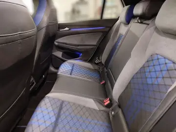 VW Golf VIII 2.0 TSI DSG 4Motion Navi LEDPlus DAB