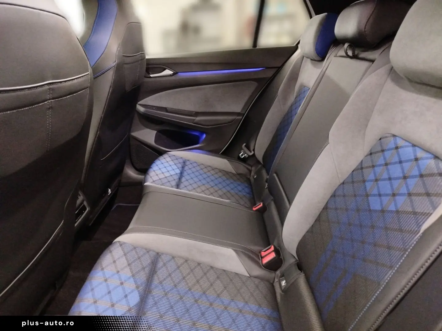 VW Golf VIII 2.0 TSI DSG 4Motion Navi LEDPlus DAB