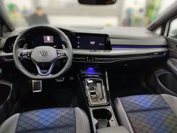 VW Golf VIII 2.0 TSI DSG 4Motion Navi LEDPlus DAB