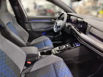 VW Golf VIII 2.0 TSI DSG 4Motion Navi LEDPlus DAB