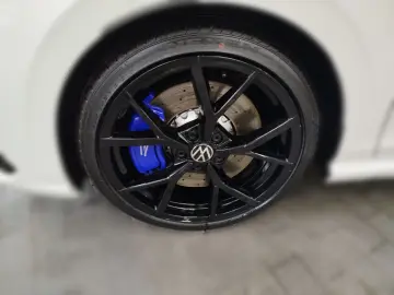 VW Golf VIII 2.0 TSI DSG 4M. R Akrapovic Black Style