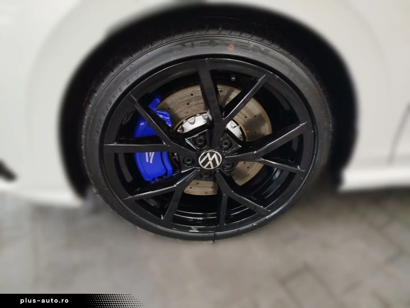 VW Golf VIII 2.0 TSI DSG 4M. R Akrapovic Black Style