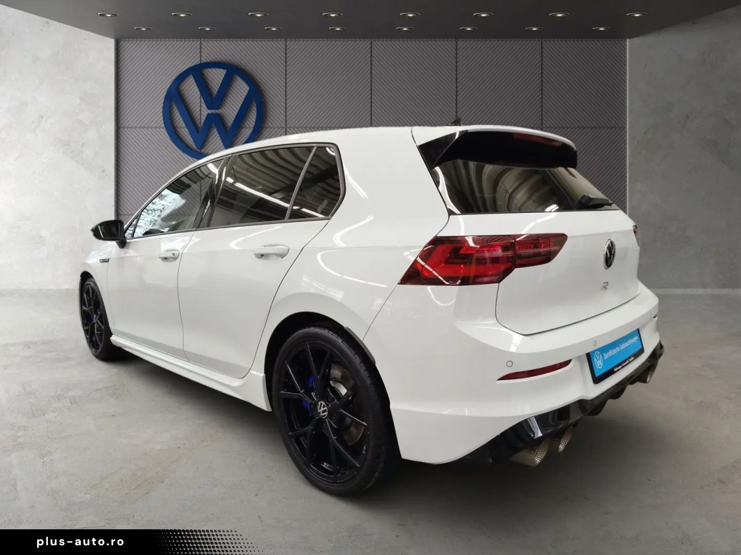 VW Golf VIII 2.0 TSI DSG 4M. R Akrapovic Black Style