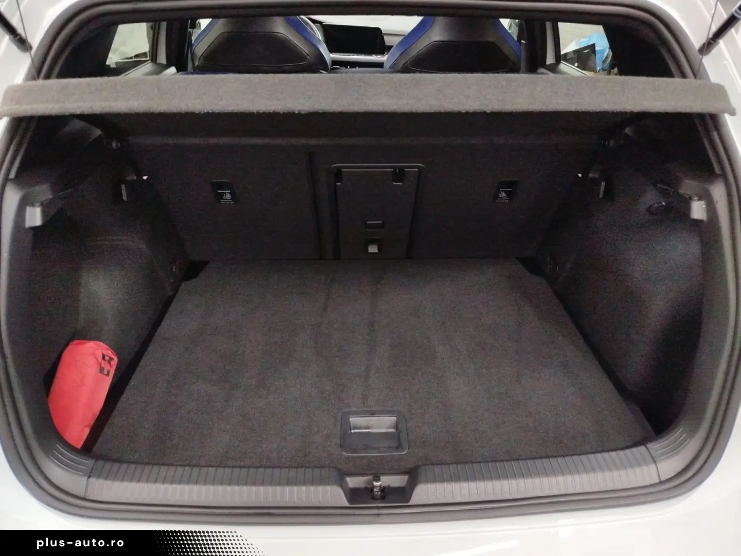 VW Golf VIII 2.0 TSI DSG 4M. R Akrapovic Black Style