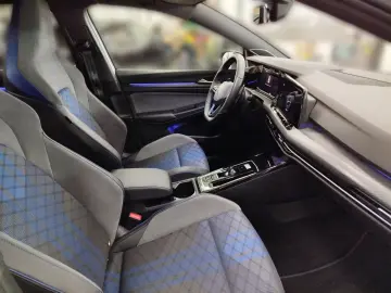 VW Golf VIII 2.0 TSI DSG 4M. R Akrapovic Black Style