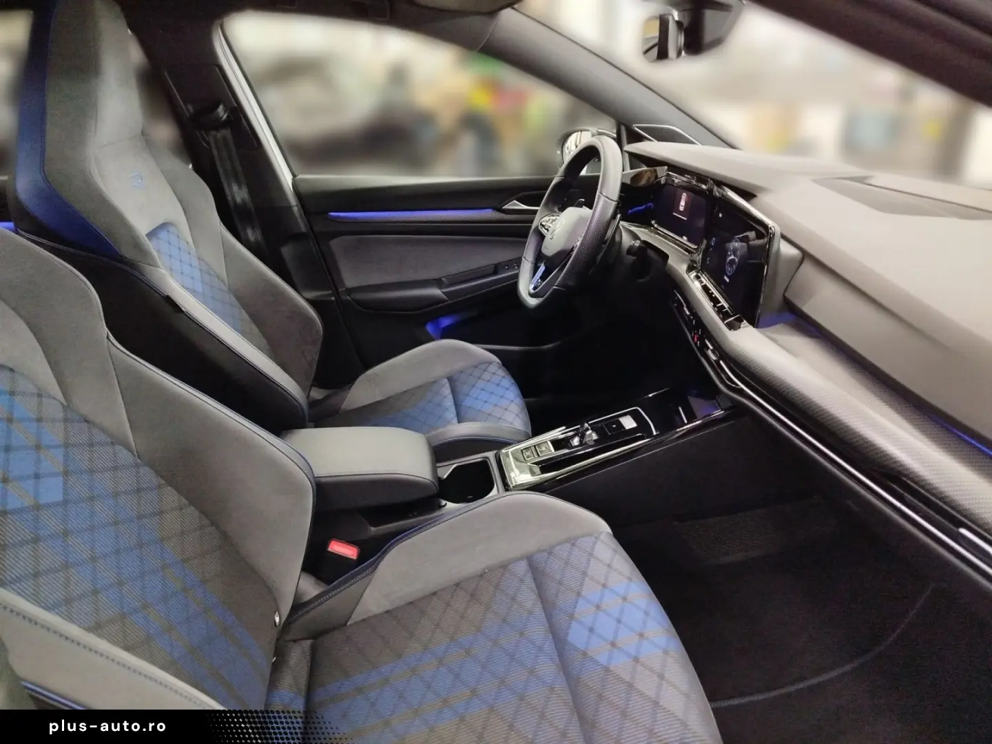 VW Golf VIII 2.0 TSI DSG 4M. R Akrapovic Black Style