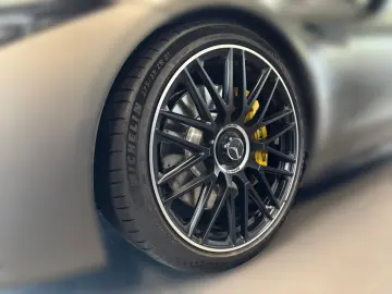 MERCEDES-BENZ AMG SL 63 4M