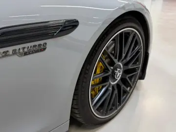 MERCEDES-BENZ SL 63 AMG 4Matic