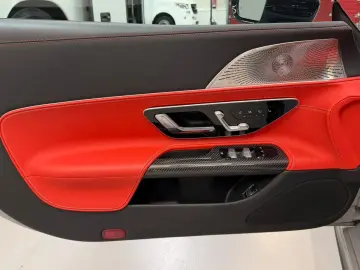 MERCEDES-BENZ SL 63 AMG 4Matic