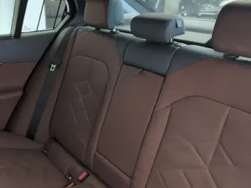 BMW 550e xDrive Limousine