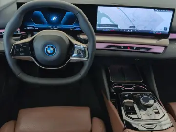 BMW 550e xDrive Limousine