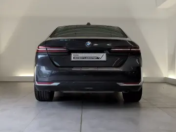 BMW 550e xDrive Limousine