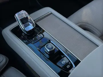VOLVO XC90 T8