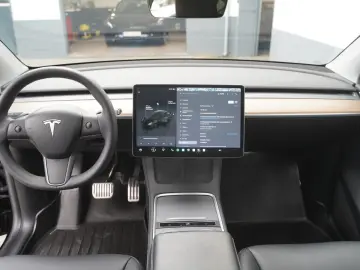TESLA Model Y Standard Range RWD  20-Zoll