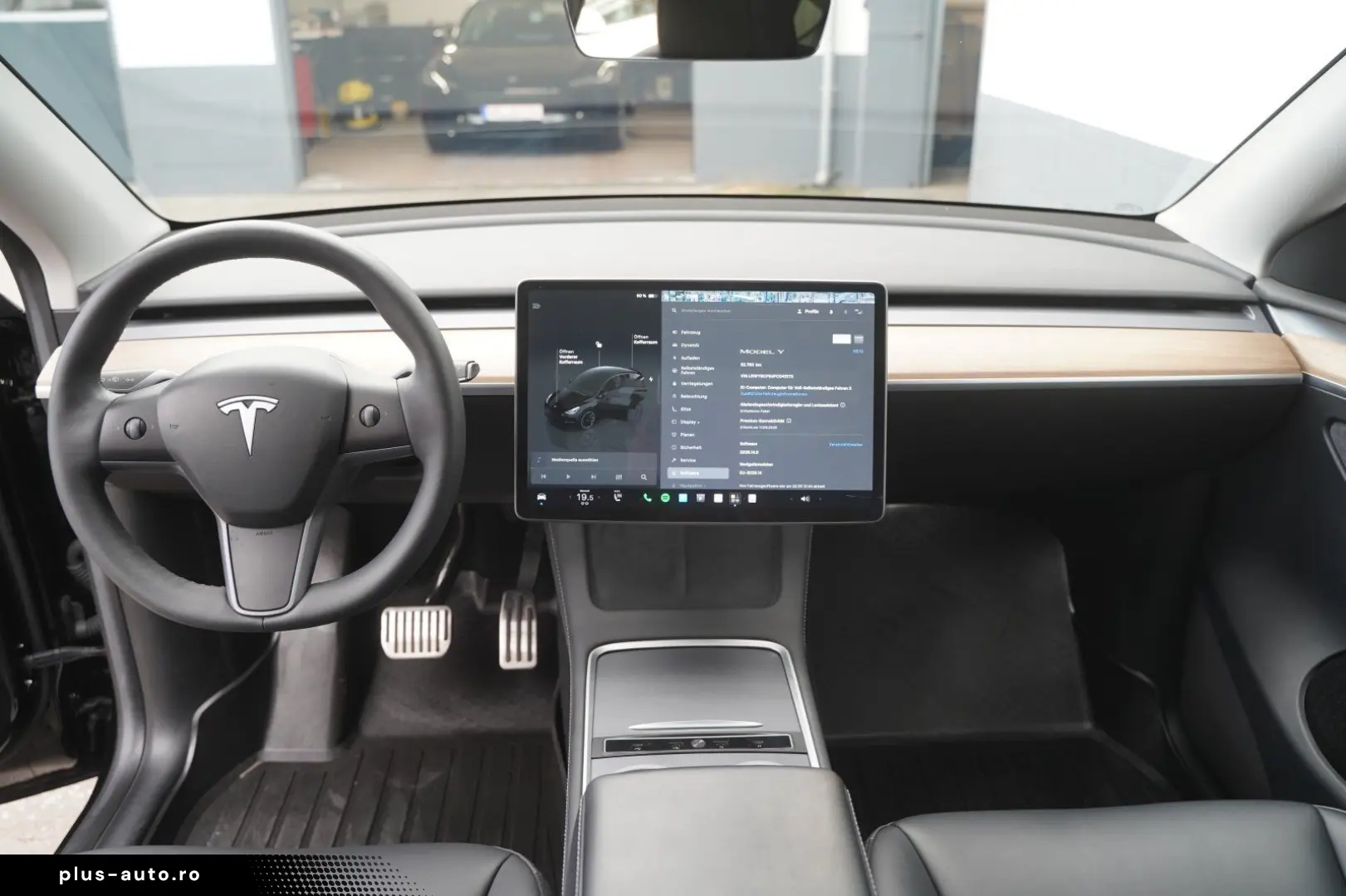TESLA Model Y Standard Range RWD  20-Zoll