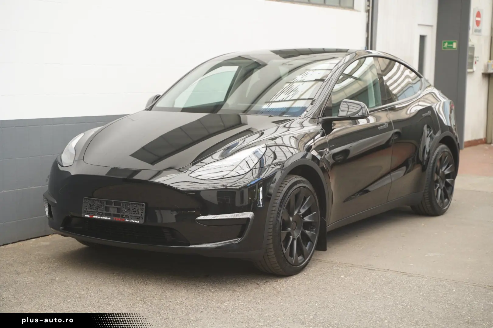 TESLA Model Y Standard Range RWD  20-Zoll
