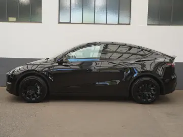 TESLA Model Y Standard Range RWD  20-Zoll