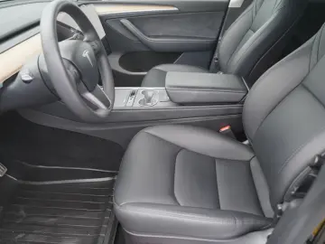 TESLA Model Y Standard Range RWD  20-Zoll