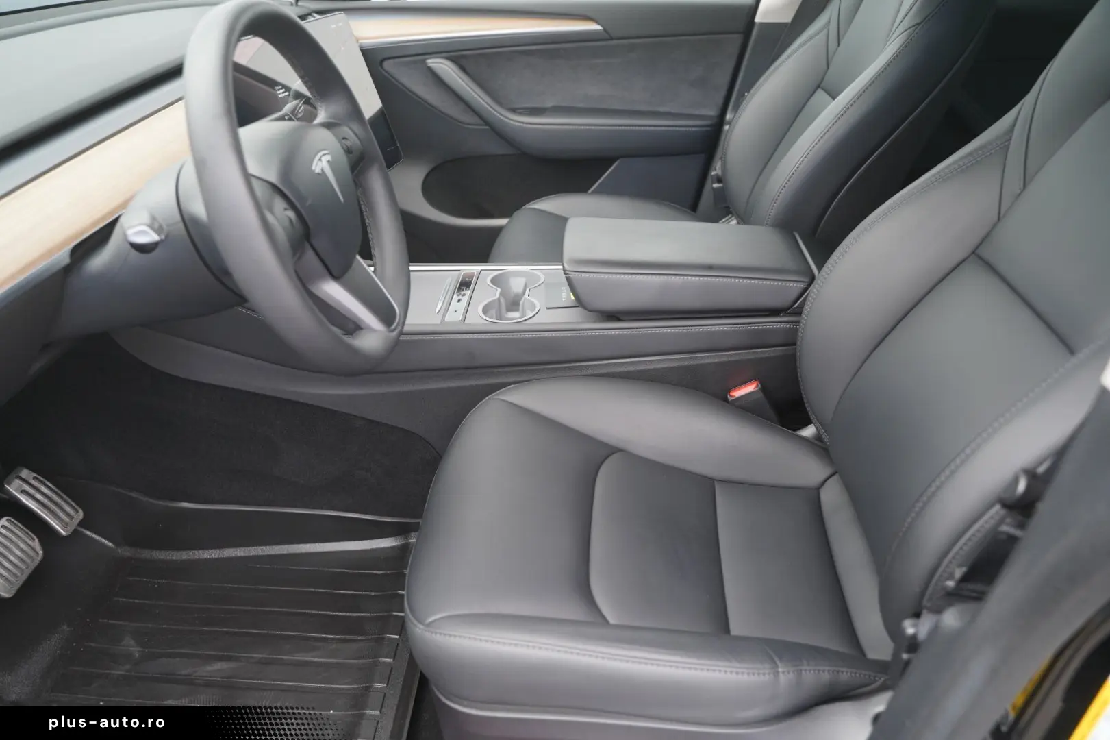 TESLA Model Y Standard Range RWD  20-Zoll