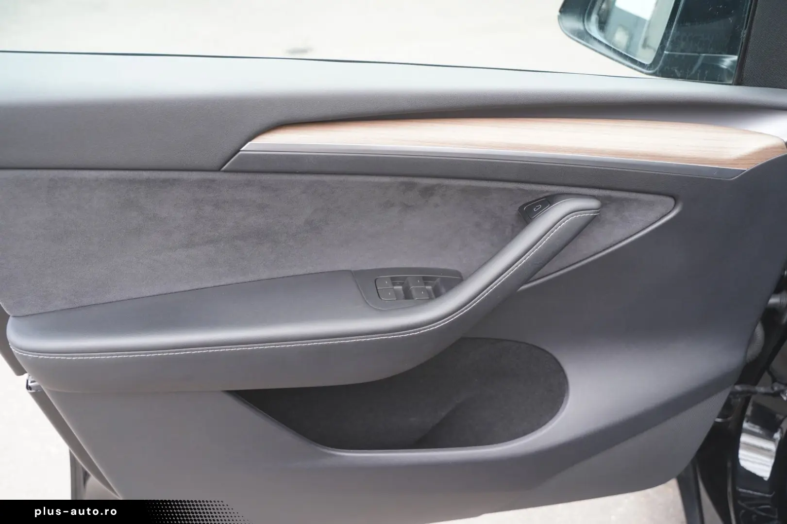 TESLA Model Y Standard Range RWD  20-Zoll