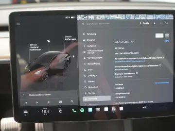 TESLA Model Y Standard Range RWD  20-Zoll