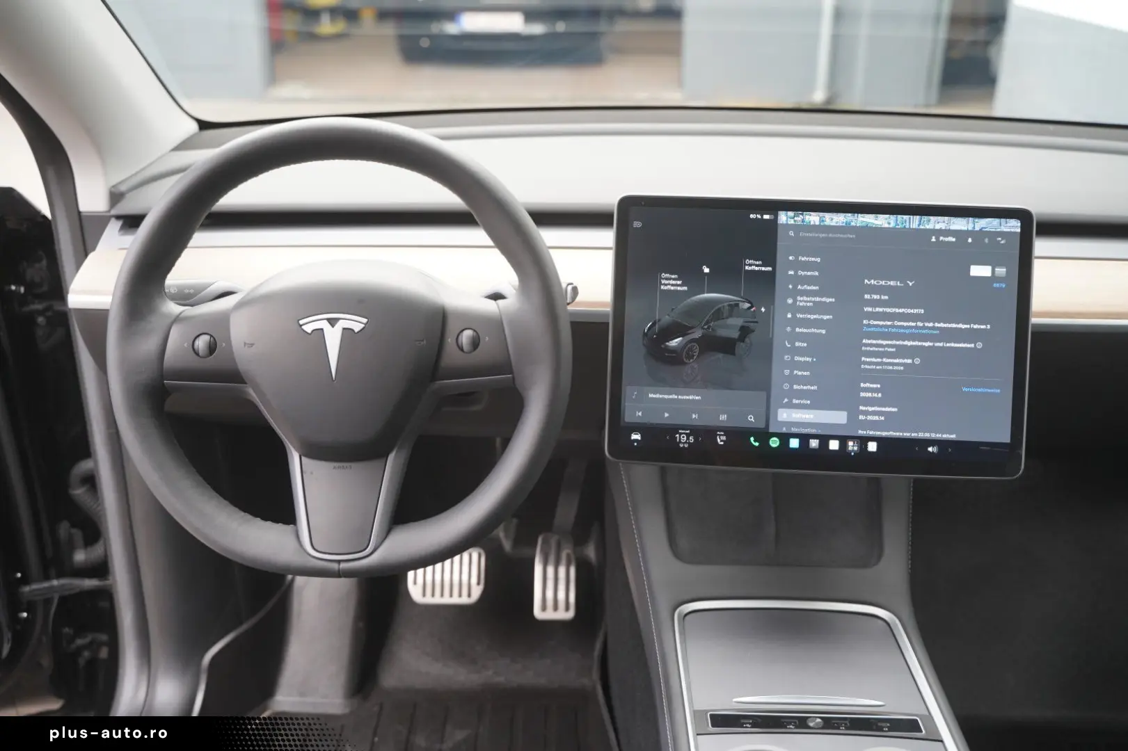 TESLA Model Y Standard Range RWD  20-Zoll