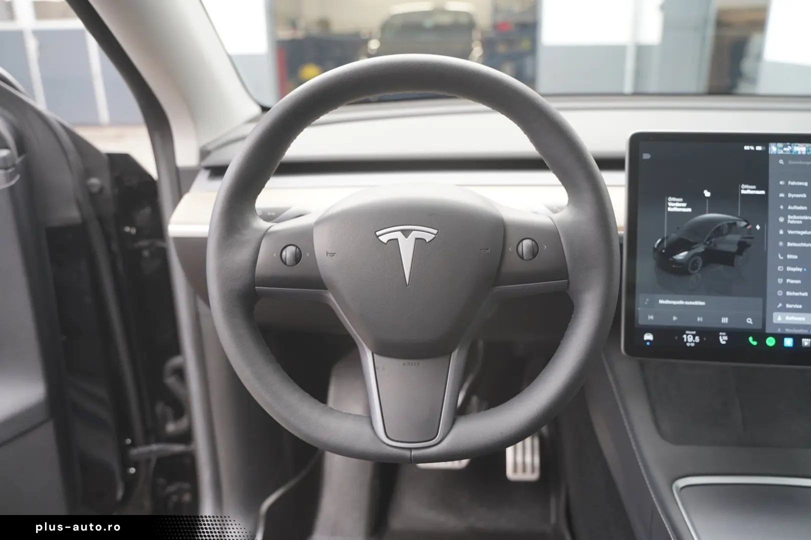 TESLA Model Y Standard Range RWD  20-Zoll