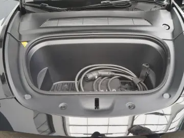 TESLA Model Y Standard Range RWD  20-Zoll