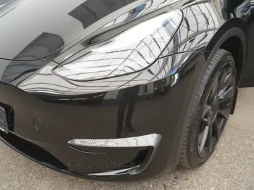 TESLA Model Y Standard Range RWD  20-Zoll