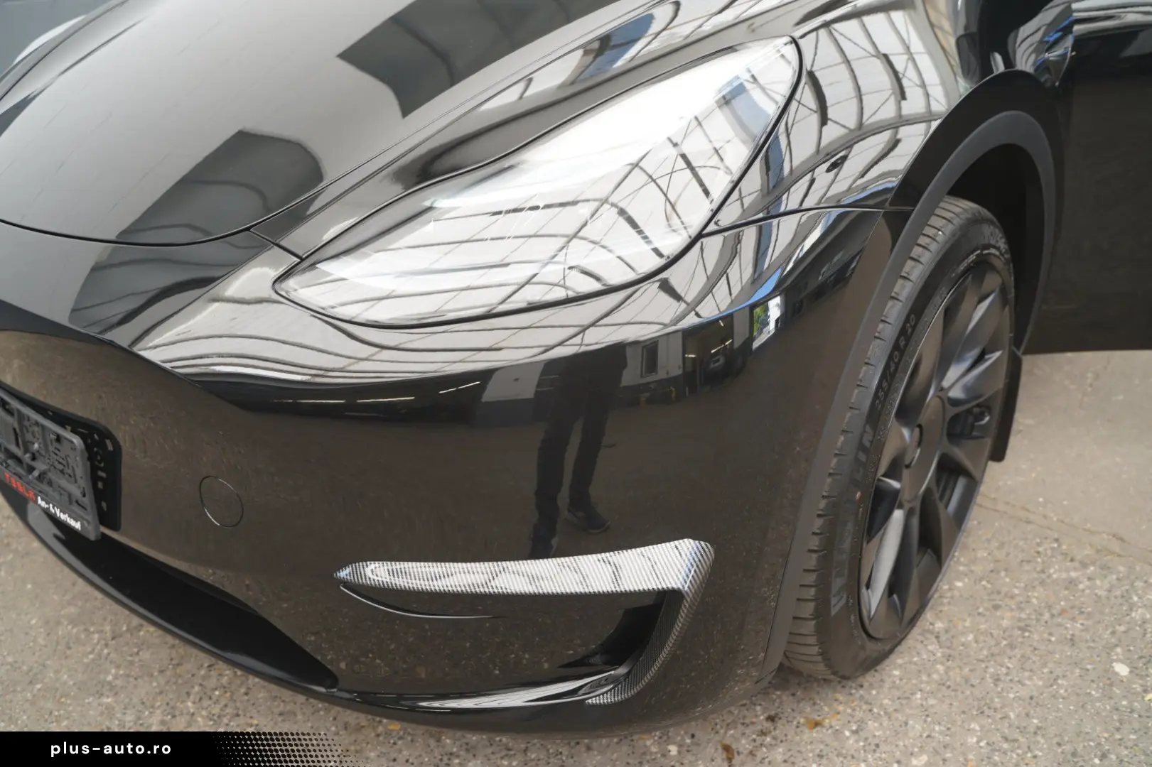TESLA Model Y Standard Range RWD  20-Zoll