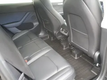 TESLA Model Y Standard Range RWD  20-Zoll