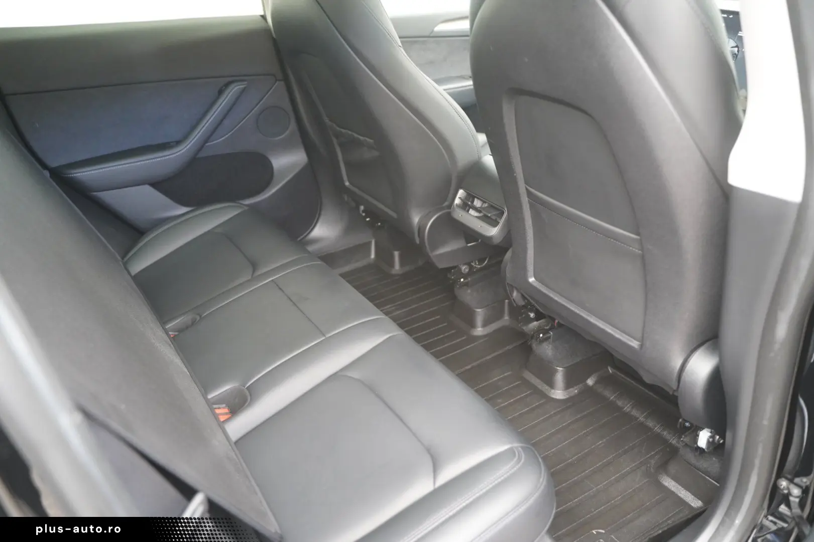 TESLA Model Y Standard Range RWD  20-Zoll