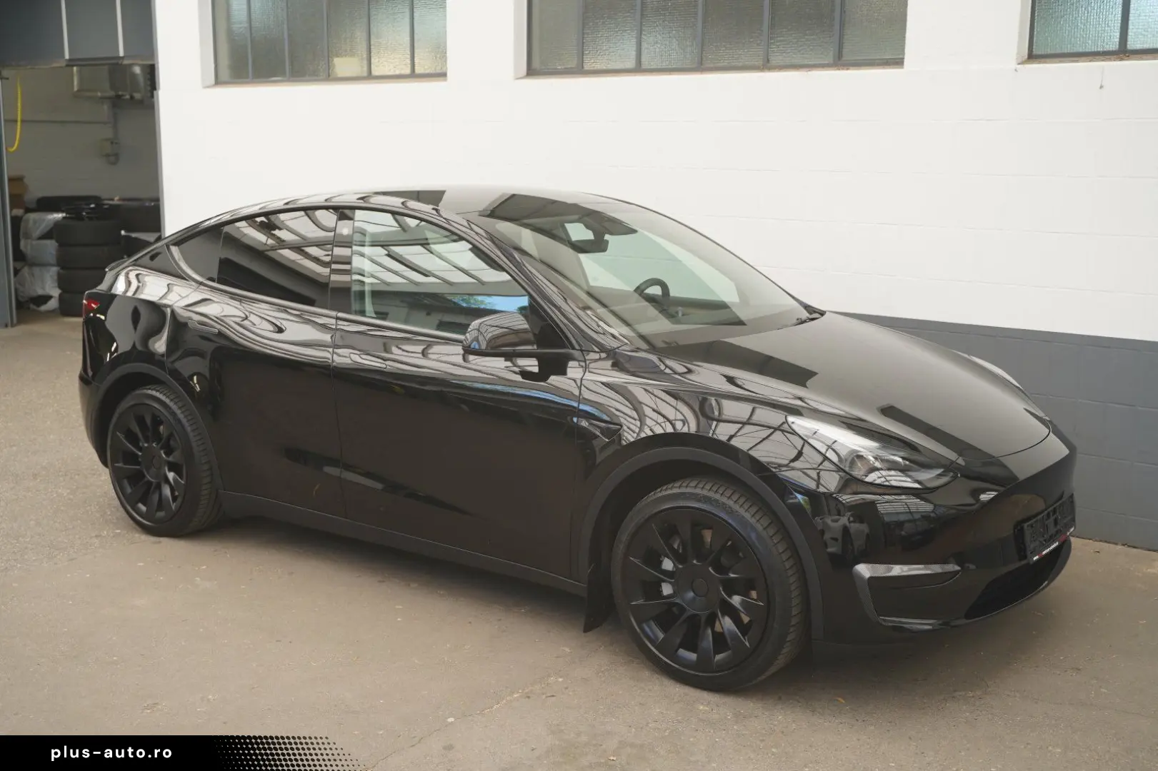 TESLA Model Y Standard Range RWD  20-Zoll