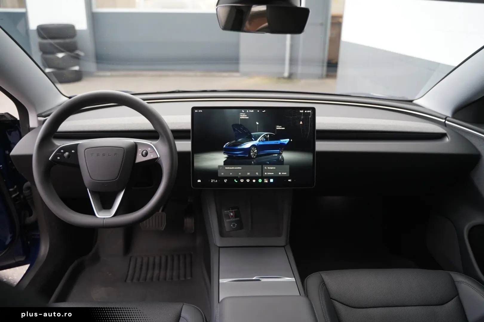 TESLA Model 3 Standard Range    Highland AHK