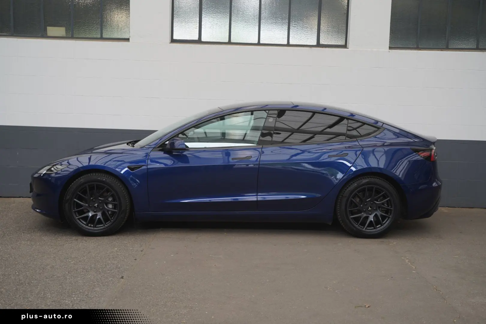 TESLA Model 3 Standard Range    Highland AHK